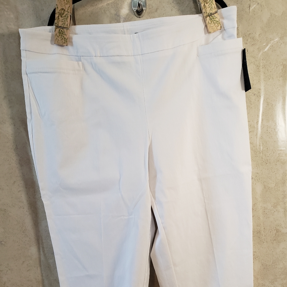 Zac and Rachel White Capri Pants 20W